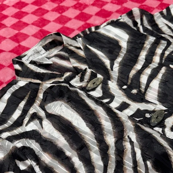 Draper’s & Damon’s Stylish Zebra Print Women's Blouse - Picture 3 of 7